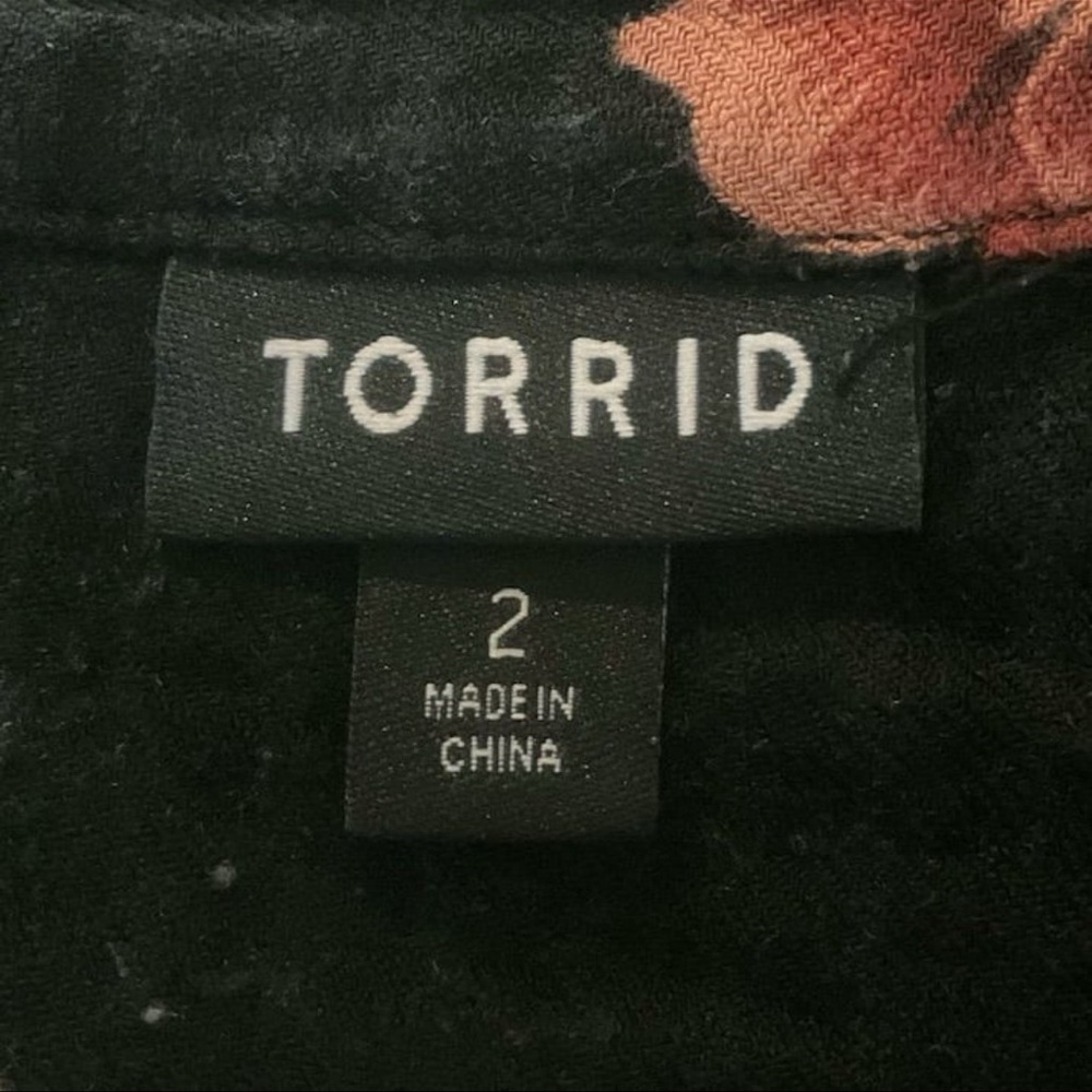Torrid Plus Size Emma Babydoll Crinkle Gauze Button Up Black Floral Tunic Top 2​ - Picture 8 of 10